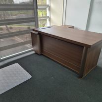 AUSTIN 1.6M Standard Executive Desk L/R Return with Mobile Handset Charger