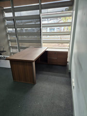 AUSTIN 1.6M Standard Executive Desk L/R Return with Mobile Handset Charger