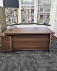 AUSTIN 1.6M Standard Executive Desk L/R Return with Mobile Handset Charger
